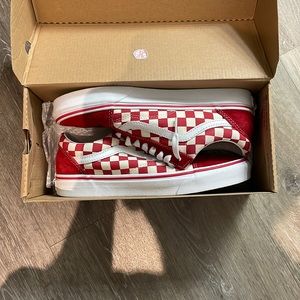 Red checkered van’s